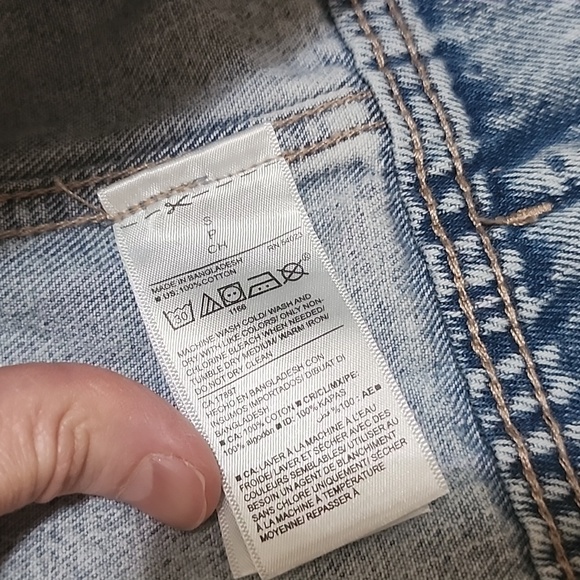 Old Navy Distressed Jean Jacket - Picture 4 of 6